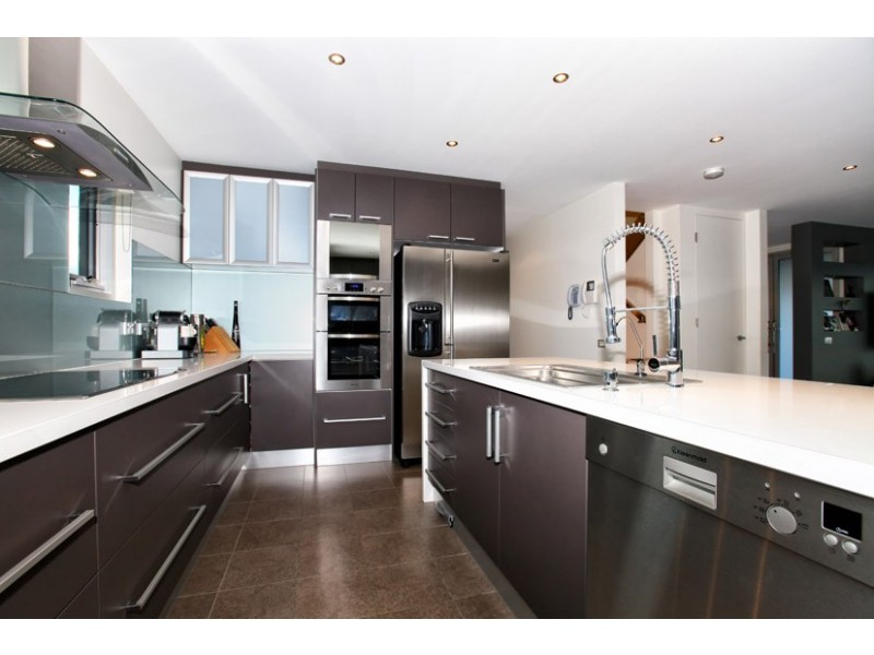 9 Allenby Place, Gladstone Park VIC 3043