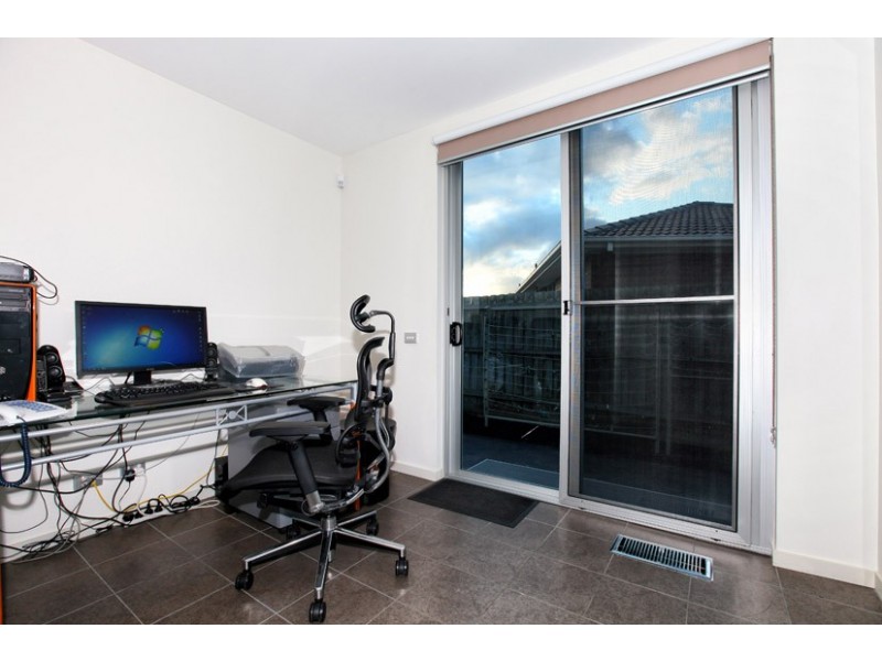 9 Allenby Place, Gladstone Park VIC 3043