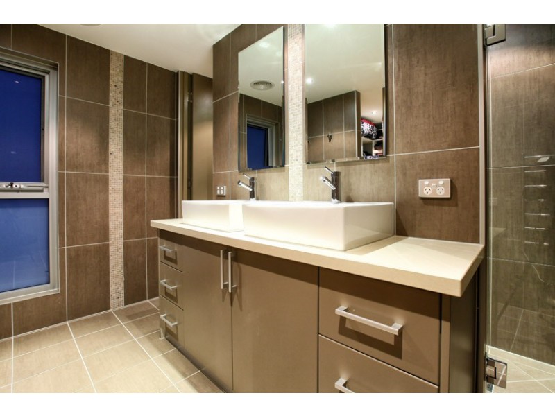 9 Allenby Place, Gladstone Park VIC 3043