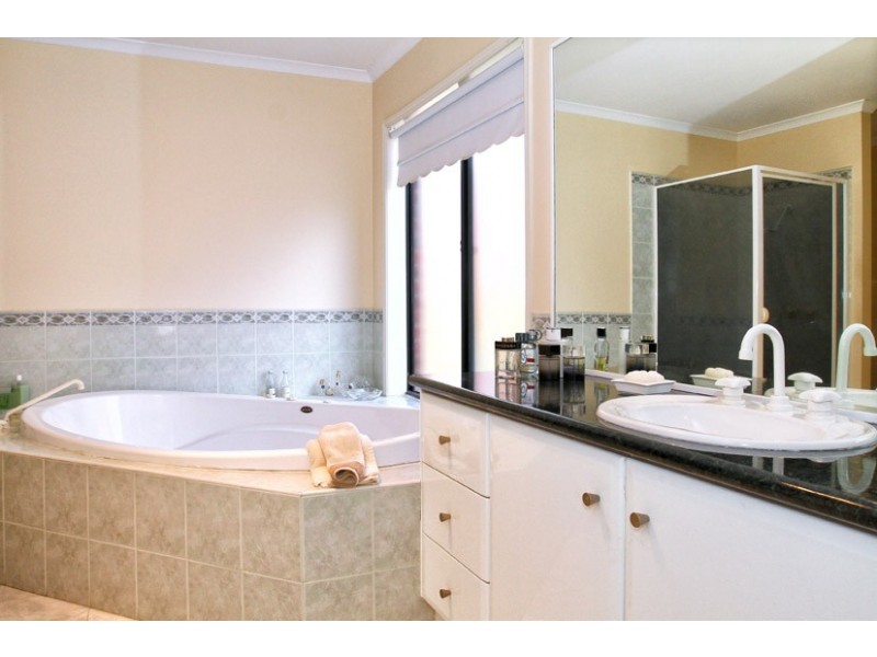 4 Glenmore Place, Greenvale VIC 3059