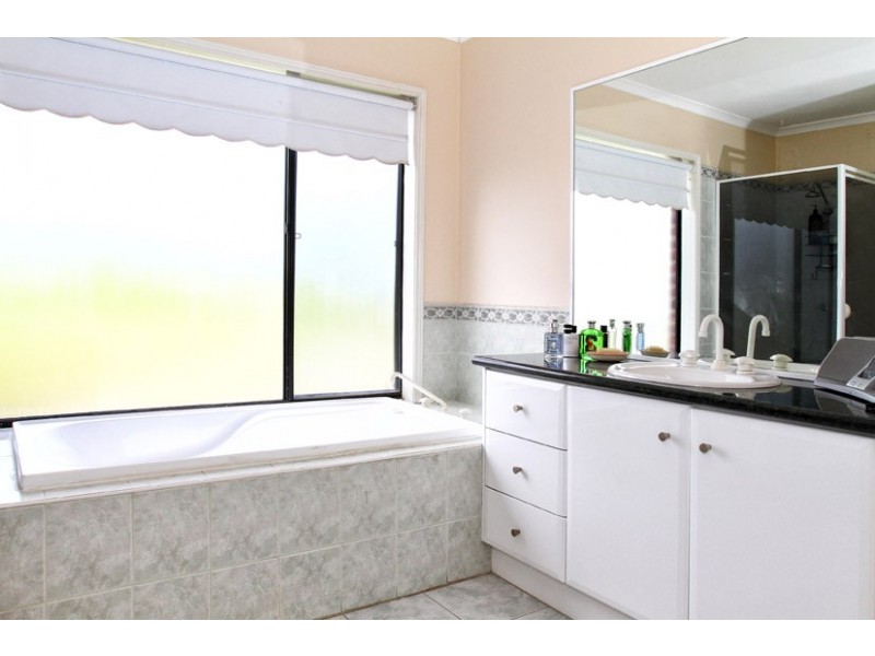 4 Glenmore Place, Greenvale VIC 3059