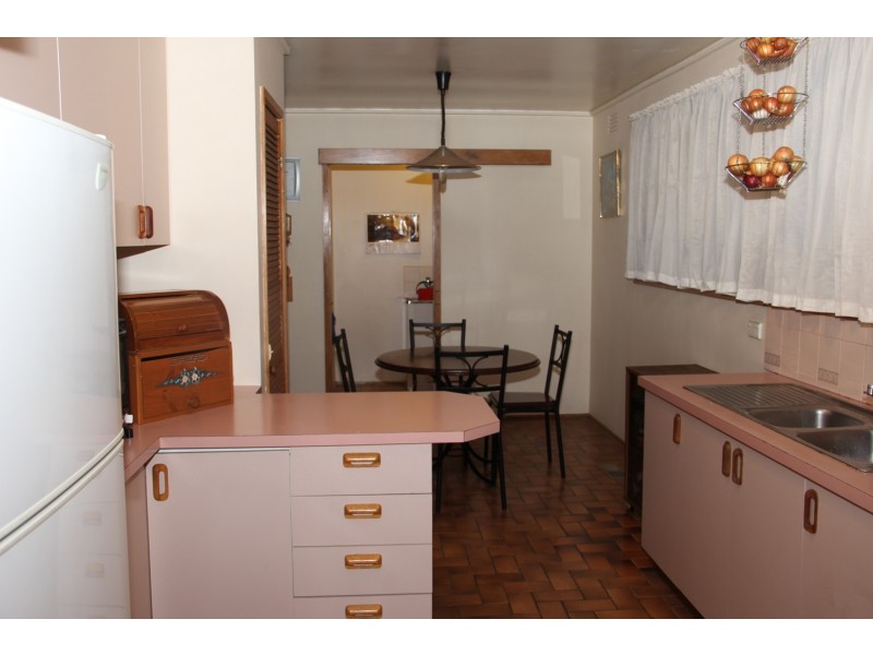 5 Sutton Close, Gladstone Park VIC 3043