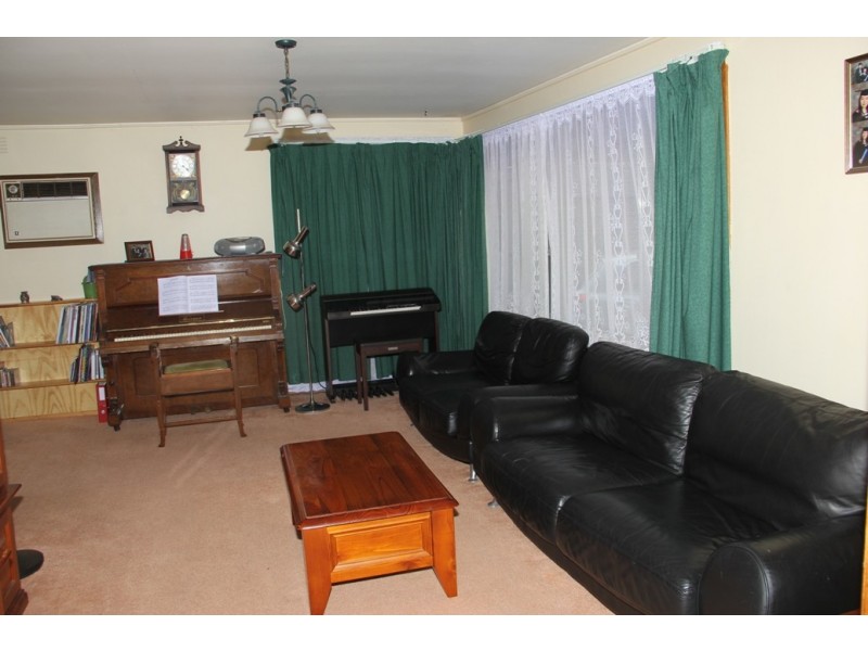 5 Sutton Close, Gladstone Park VIC 3043