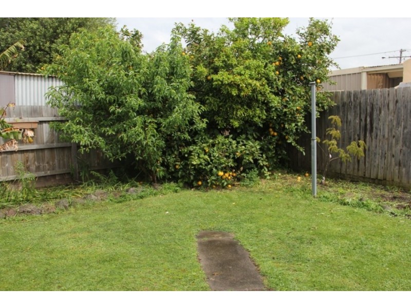 5 Sutton Close, Gladstone Park VIC 3043