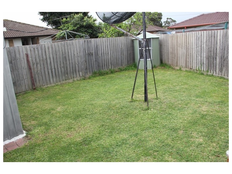 5 Sutton Close, Gladstone Park VIC 3043