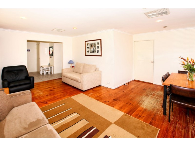 10 Trollaby Close, Gladstone Park VIC 3043