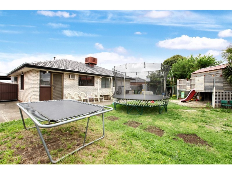 10 Trollaby Close, Gladstone Park VIC 3043