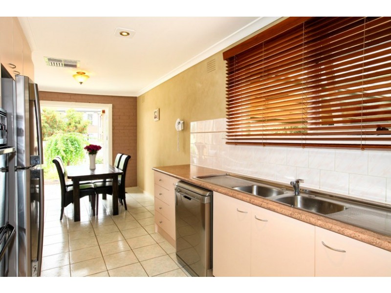 5 Koonalda Road, Gladstone Park VIC 3043