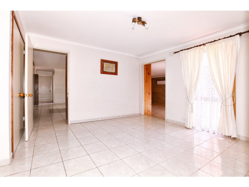 5 Joel Place, Gladstone Park VIC 3043