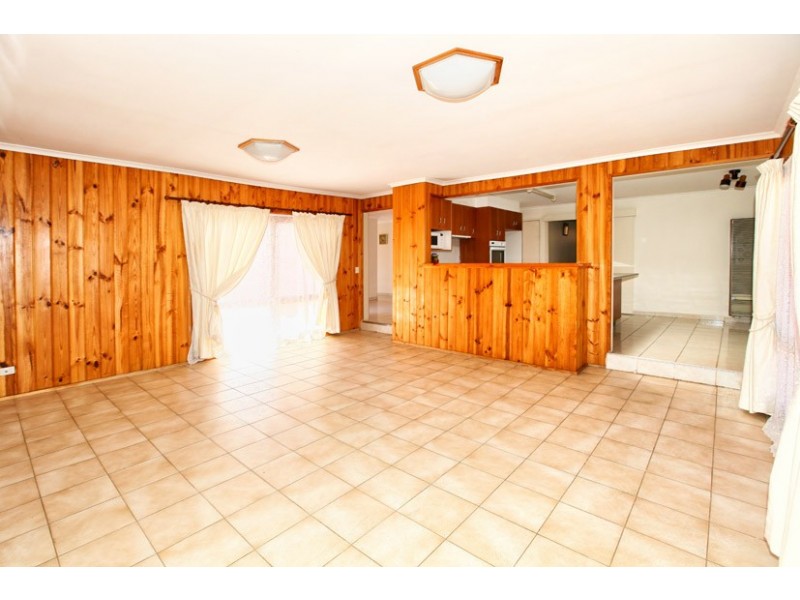 5 Joel Place, Gladstone Park VIC 3043