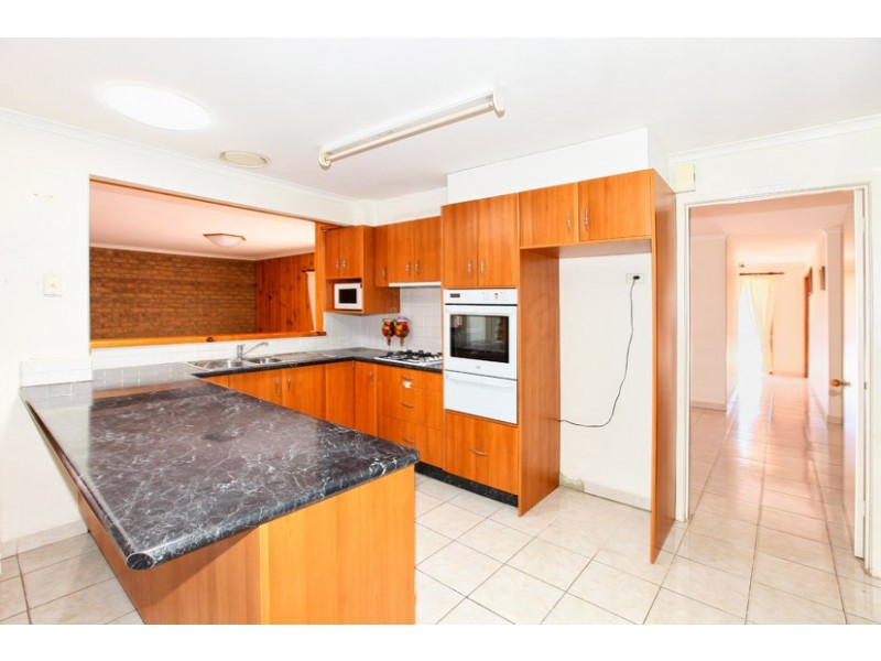 5 Joel Place, Gladstone Park VIC 3043