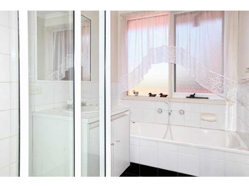 5 Joel Place, Gladstone Park VIC 3043