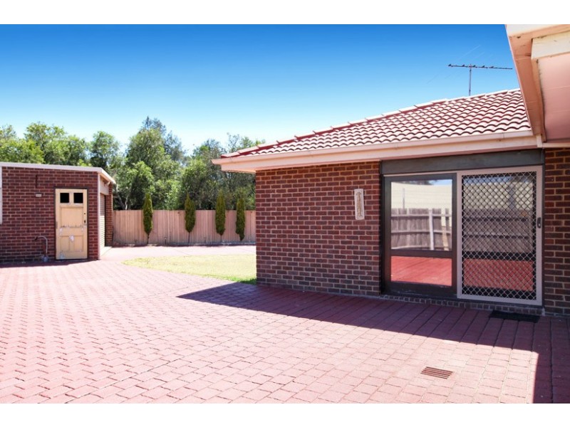 5 Joel Place, Gladstone Park VIC 3043