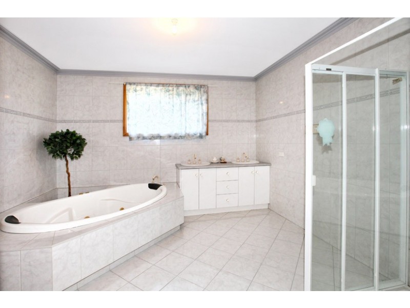 9 Berwick Place, Greenvale VIC 3059