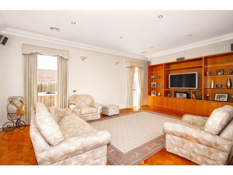 9 Linlithgow Way, Greenvale VIC 3059