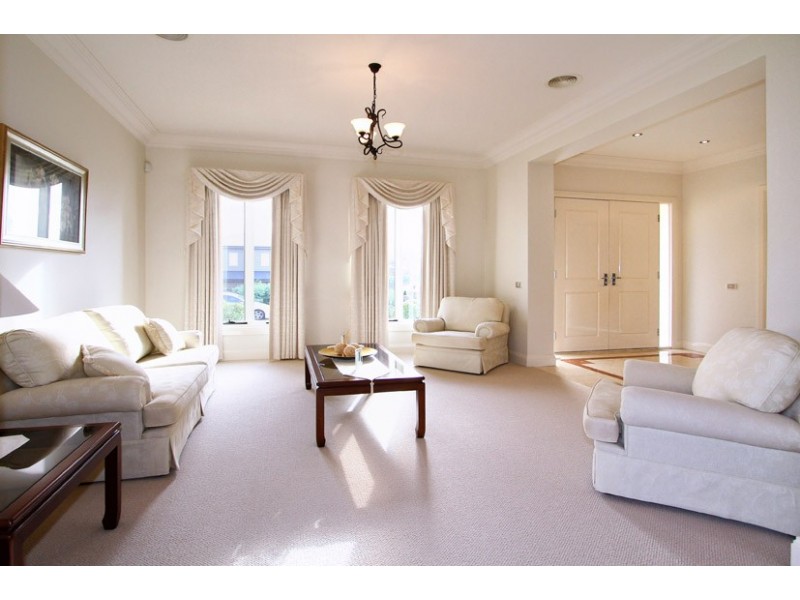 9 Linlithgow Way, Greenvale VIC 3059