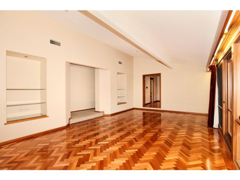 7 Elphinstone Boulevard, Greenvale VIC 3059