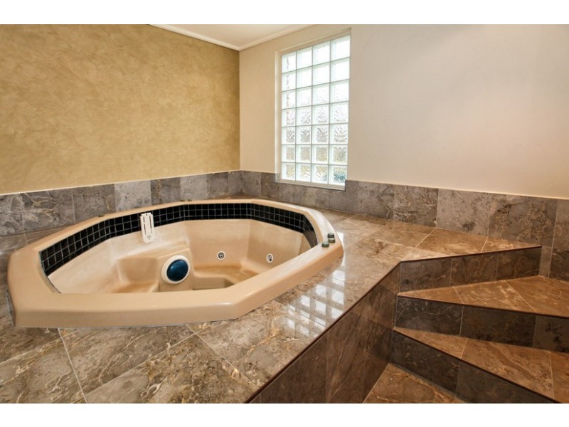 7 Elphinstone Boulevard, Greenvale VIC 3059