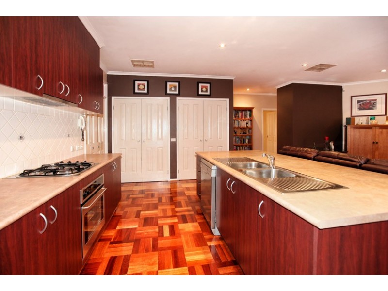 3 Santa Cruz Boulevard, Roxburgh Park VIC 3064