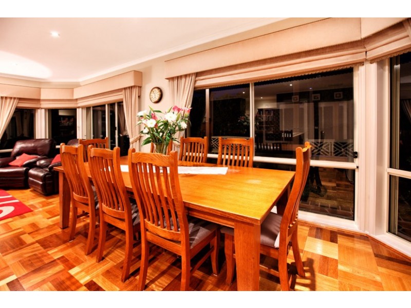 3 Santa Cruz Boulevard, Roxburgh Park VIC 3064