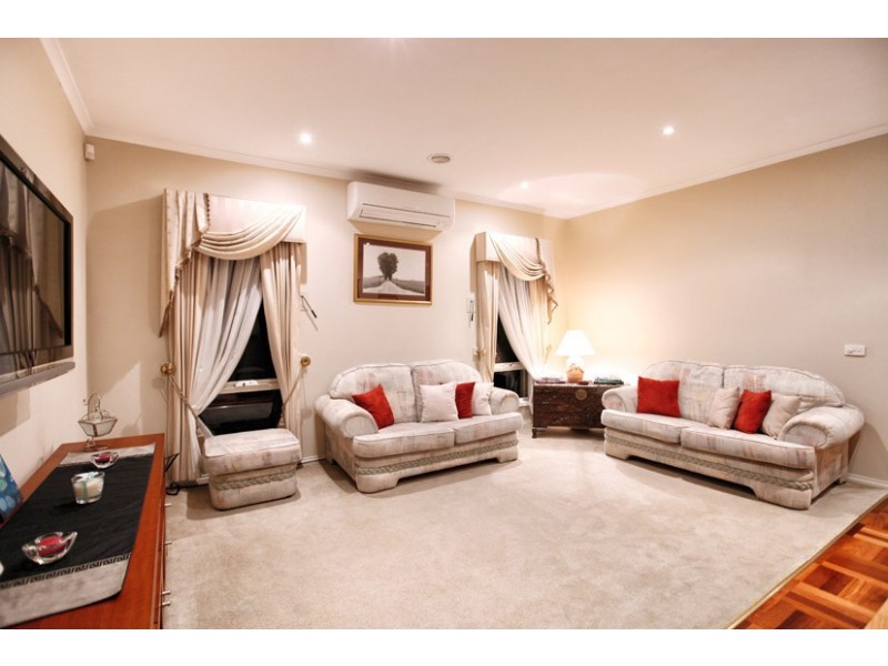 3 Santa Cruz Boulevard, Roxburgh Park VIC 3064