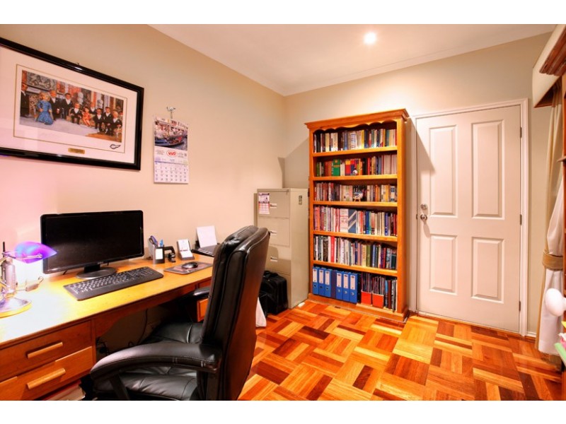 3 Santa Cruz Boulevard, Roxburgh Park VIC 3064