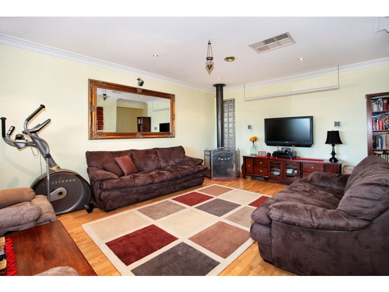 5 Eildon Court, Meadow Heights VIC 3048