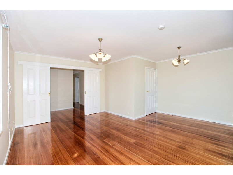 8 Ringwood Court, Gladstone Park VIC 3043