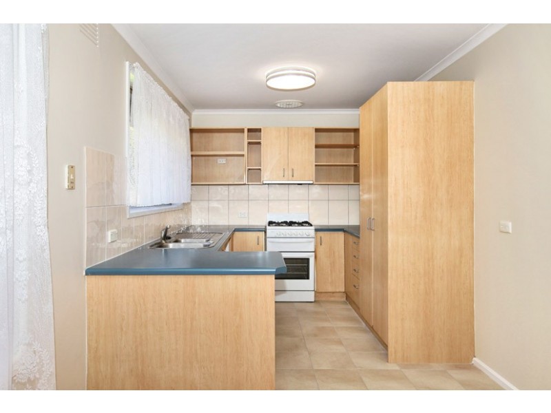 8 Ringwood Court, Gladstone Park VIC 3043