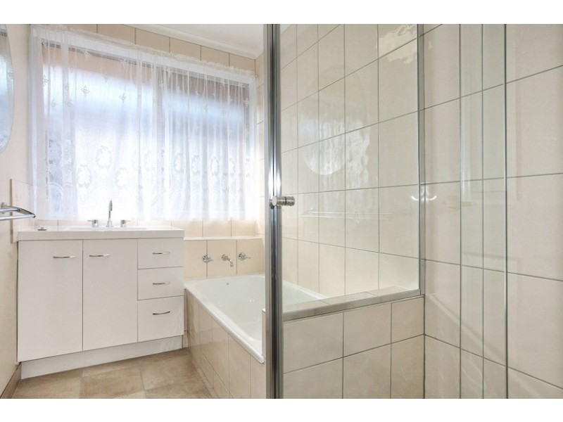 8 Ringwood Court, Gladstone Park VIC 3043