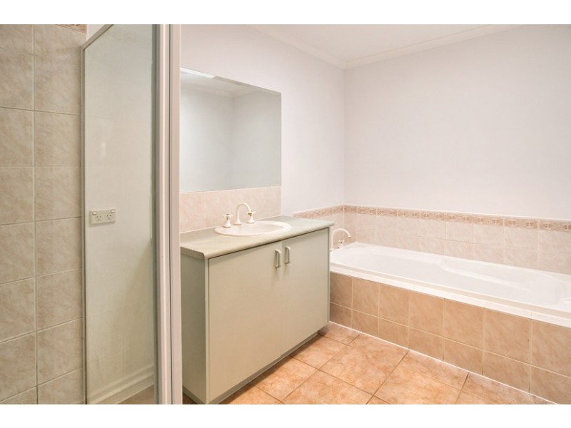 4 Corona Place, Roxburgh Park VIC 3064