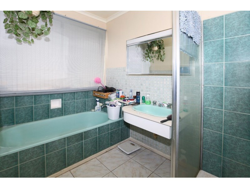 10 Taunton Place, Gladstone Park VIC 3043