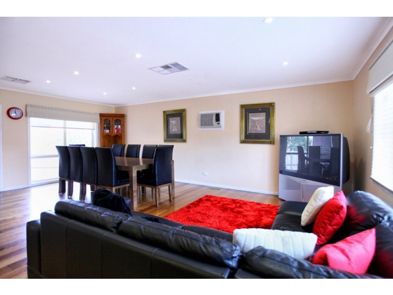 13 Churchill Avenue, Tullamarine VIC 3043