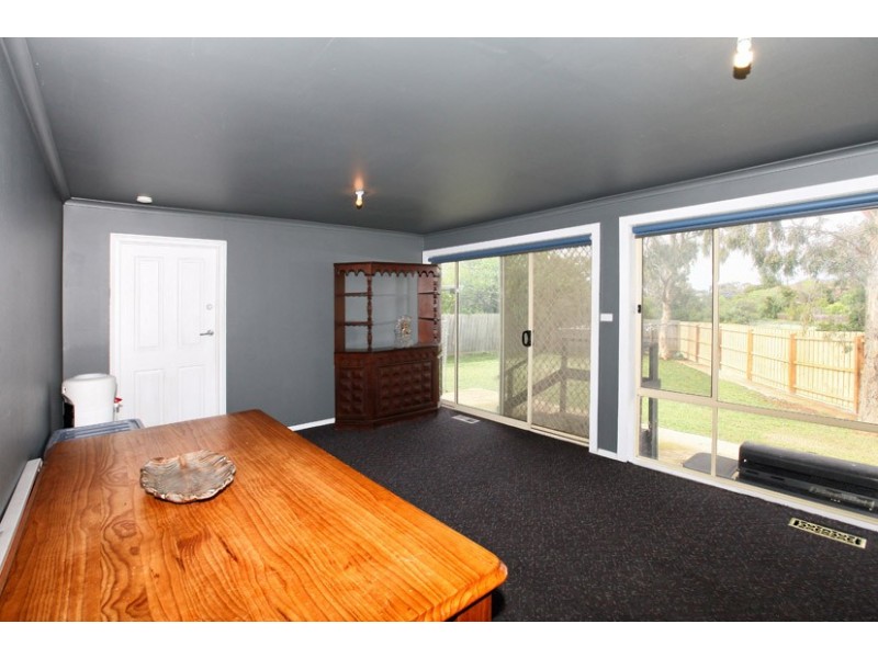 13 Churchill Avenue, Tullamarine VIC 3043