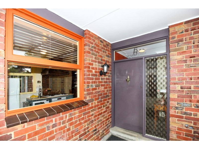 6 Dolphin Court, Gladstone Park VIC 3043
