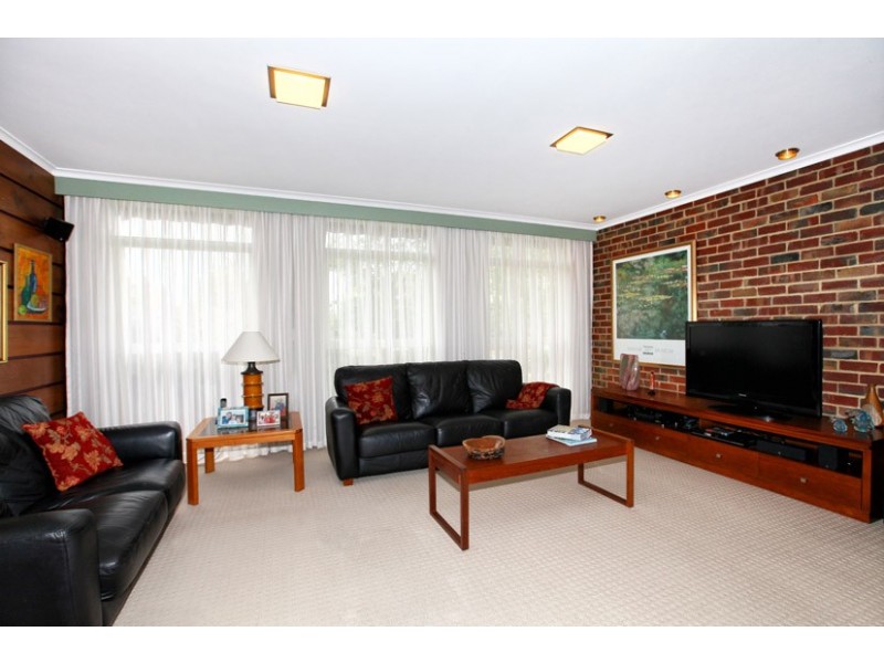 6 Dolphin Court, Gladstone Park VIC 3043