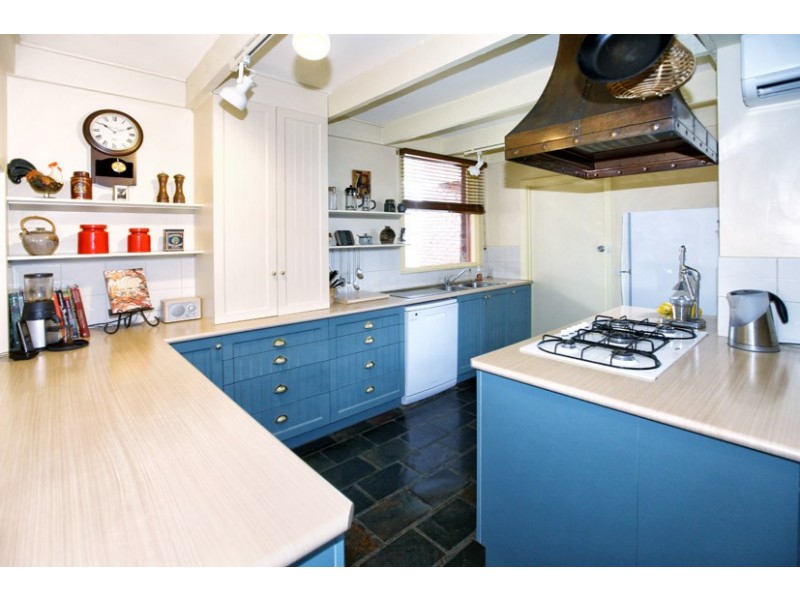 6 Dolphin Court, Gladstone Park VIC 3043