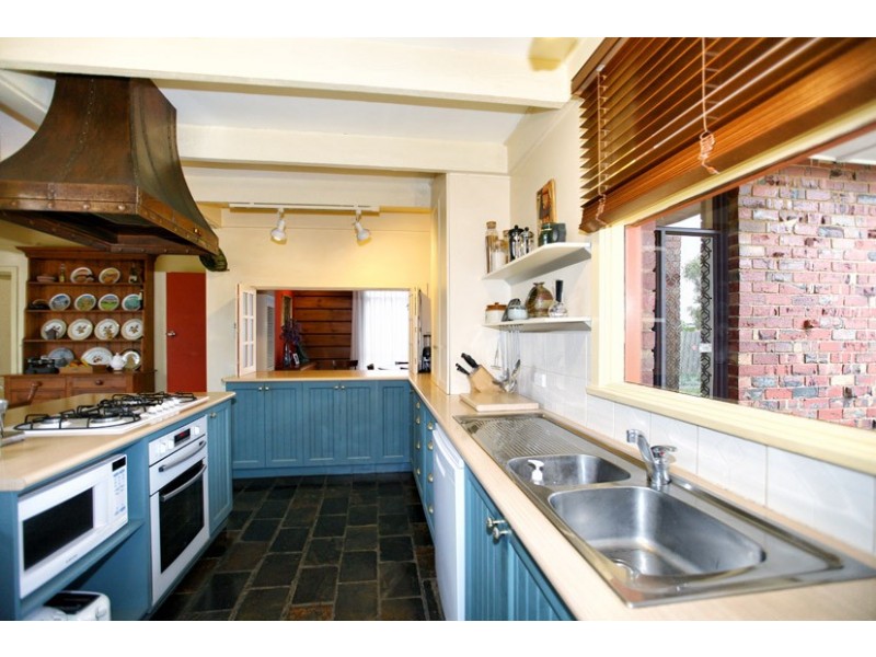 6 Dolphin Court, Gladstone Park VIC 3043