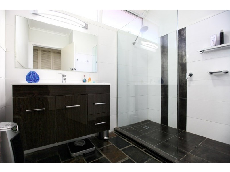 6 Dolphin Court, Gladstone Park VIC 3043