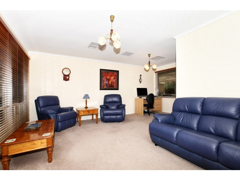 12 Chisholm Avenue, Attwood VIC 3049