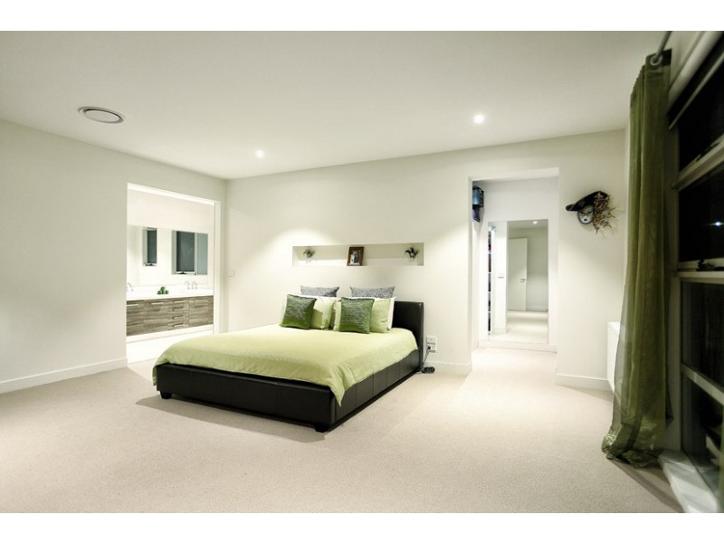 38 Trumpington Terrace, Attwood VIC 3049