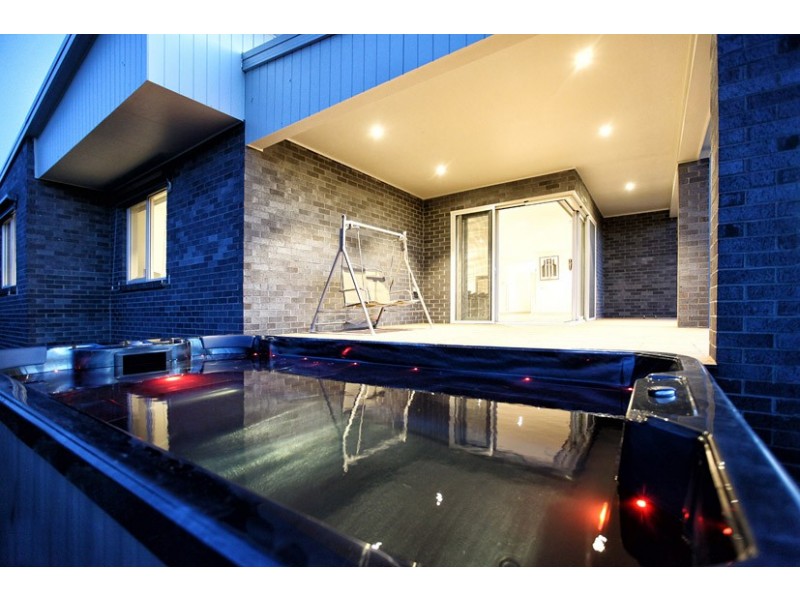 38 Trumpington Terrace, Attwood VIC 3049