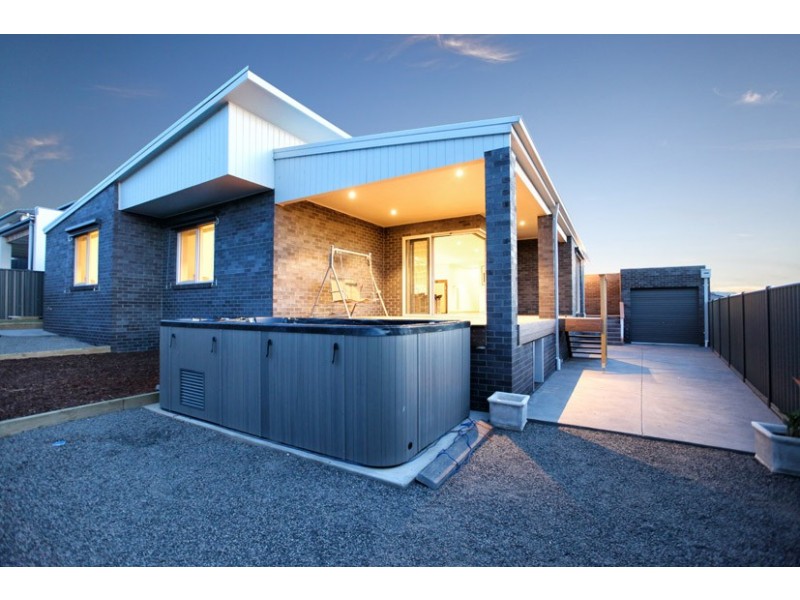 38 Trumpington Terrace, Attwood VIC 3049