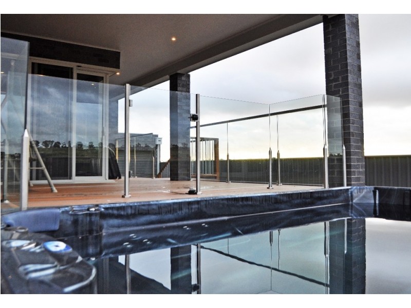 38 Trumpington Terrace, Attwood VIC 3049