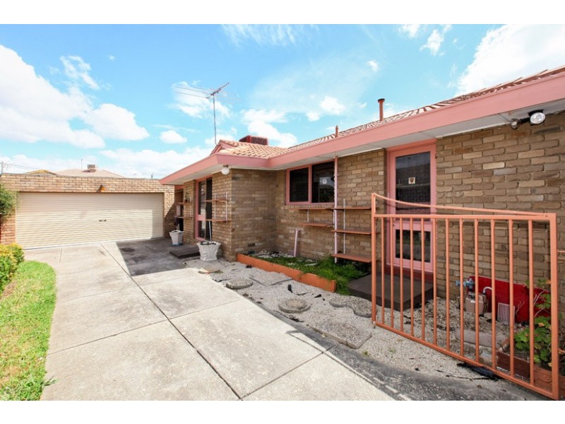 19 North Circular Road, Gladstone Park VIC 3043