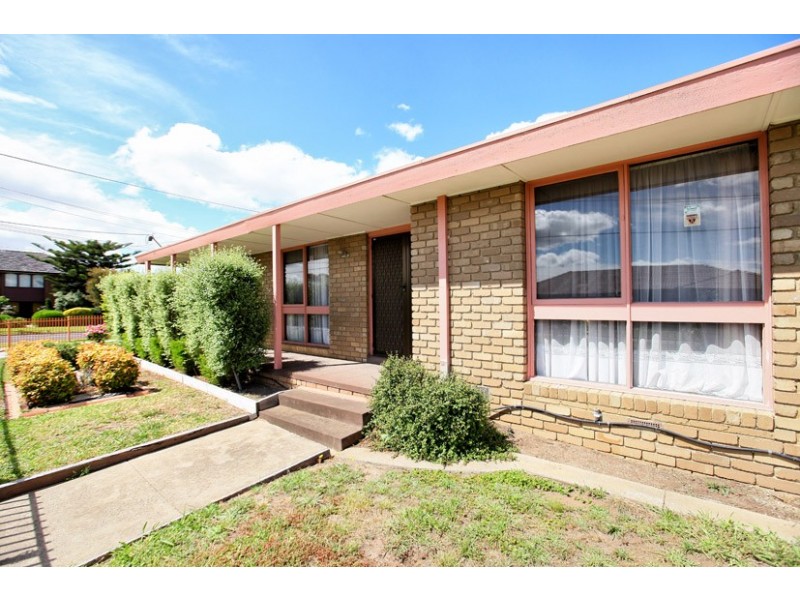 19 North Circular Road, Gladstone Park VIC 3043