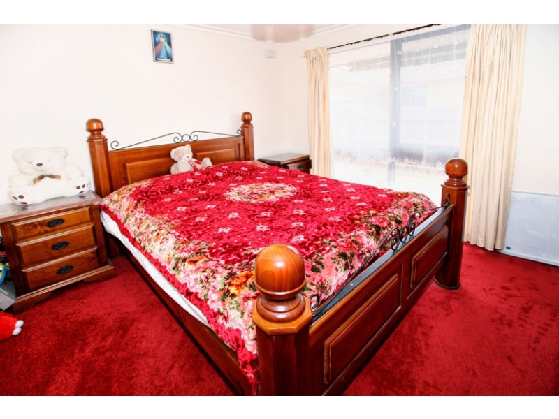 19 North Circular Road, Gladstone Park VIC 3043