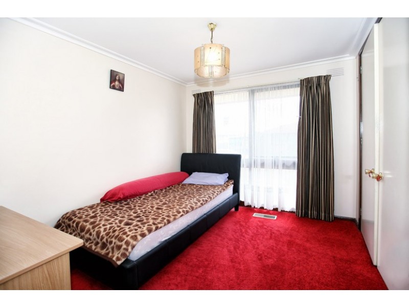 19 North Circular Road, Gladstone Park VIC 3043