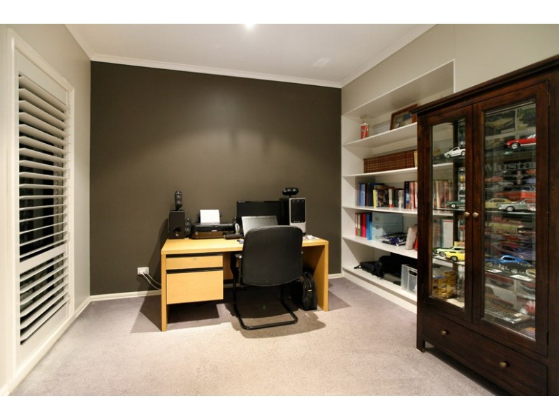 13 Chandos Place, Attwood VIC 3049