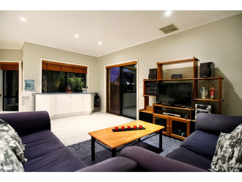 13 Chandos Place, Attwood VIC 3049